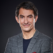 01_Knacki-Deuser_Nicht-Jammern-Laecheln